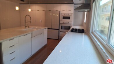 4751 La Villa Marina in Marina Del Rey, CA - Building Photo - Building Photo