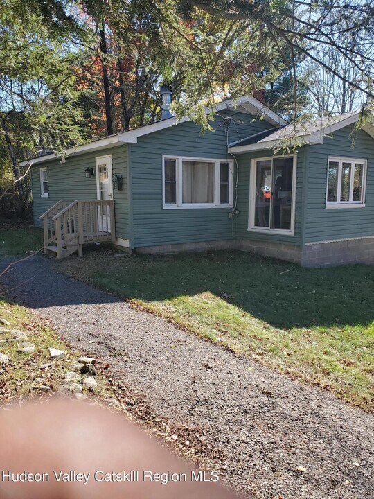 2 Lakeview Terrace in Kerhonkson, NY - Building Photo