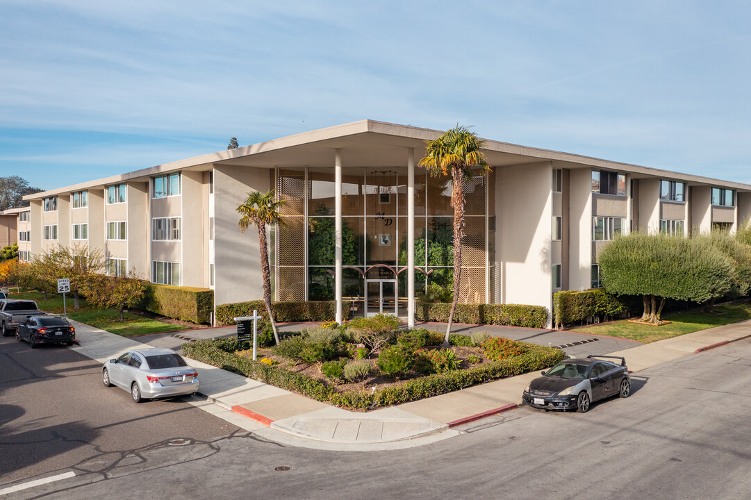 Mark Diablo Apartments in San Mateo, CA - Building Photo