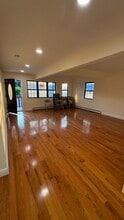 11945 Sutphin Blvd, Unit First floor Apt in Jamaica, NY - Foto de edificio - Building Photo