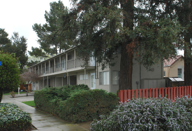 1425 Snow St in Mountain View, CA - Foto de edificio - Building Photo