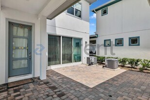 Unit in Orlando, FL - Building Photo