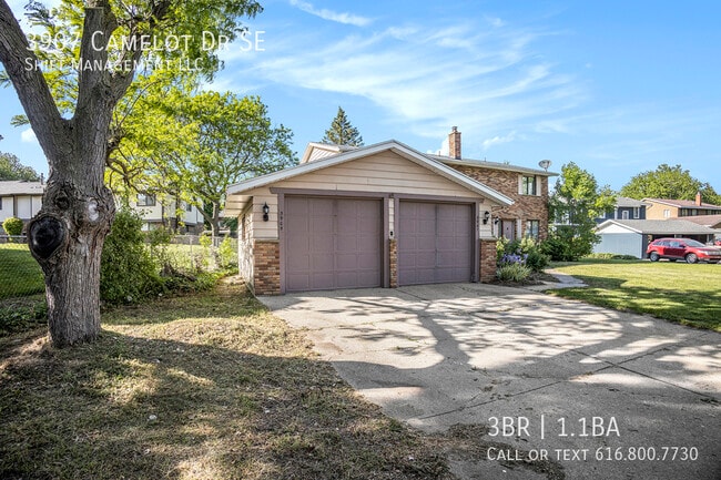 3907 Camelot Dr SE in Grand Rapids, MI - Building Photo - Building Photo