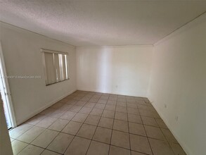 16118 NE 21st Ave in North Miami Beach, FL - Building Photo - Building Photo