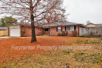 314 N Lakeside Terrace in Mustang, OK - Building Photo - Building Photo