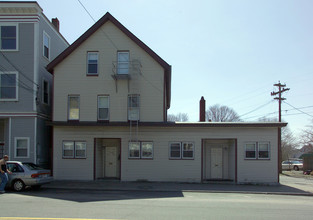 300 Whittenton St in Taunton, MA - Foto de edificio - Building Photo