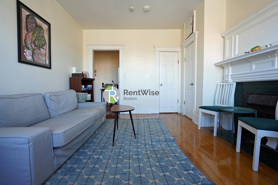1216 Commonwealth Ave in Boston, MA - Building Photo