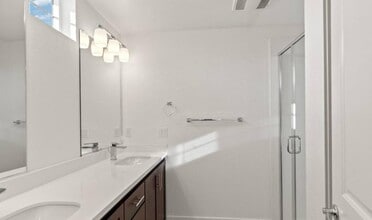 392 Line St in Hayward, CA - Building Photo - Building Photo