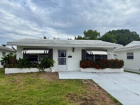 7105 NW 70th Ct in Tamarac, FL - Building Photo
