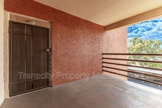 1340 N Recker Rd in Mesa, AZ - Foto de edificio - Building Photo