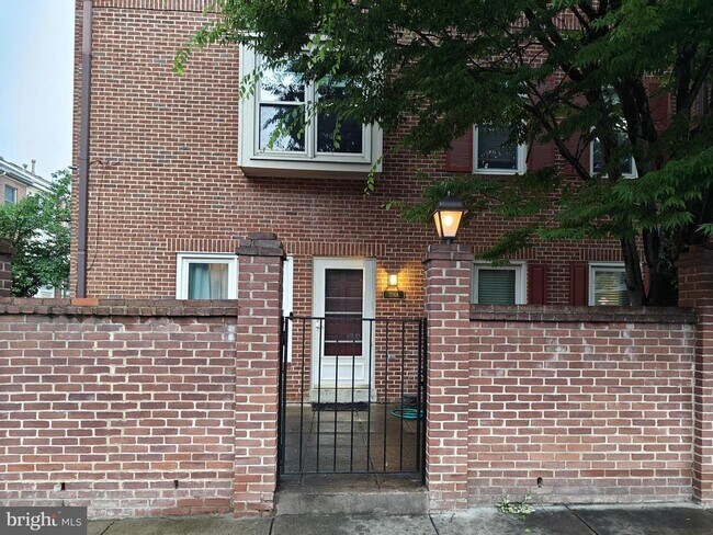 property at 1116 N Taylor St