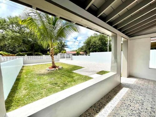 525 NW 91st St in Miami, FL - Building Photo - Building Photo