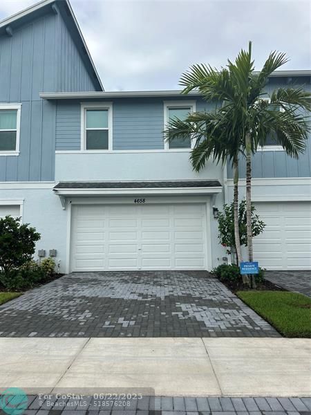 4658 Longwood Lake Sq