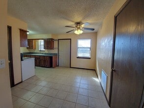 1218 Whispering Glen St in Tecumseh, OK - Building Photo - Building Photo