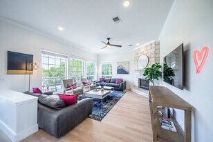 8902 Feather Hill Rd in Austin, TX - Building Photo