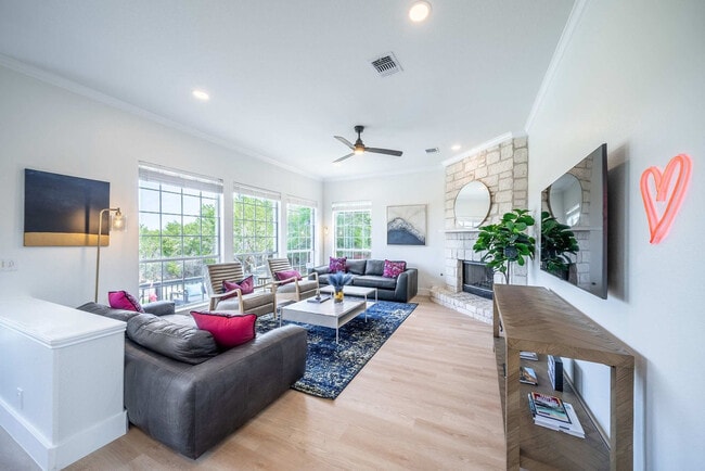 8902 Feather Hill Rd in Austin, TX - Building Photo - Building Photo