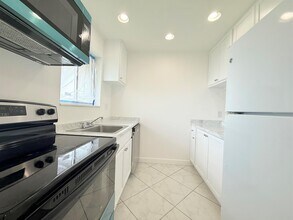 6106 Forest Hill Blvd, Unit 204 in West Palm Beach, FL - Building Photo - Building Photo