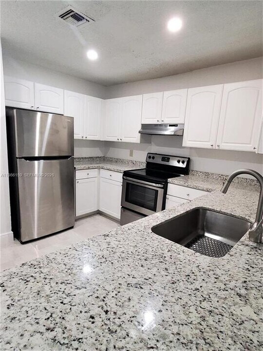 2491 NW 82nd Ter in Coral Springs, FL - Building Photo