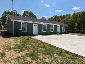 301 E Bowie St in Mart, TX - Building Photo