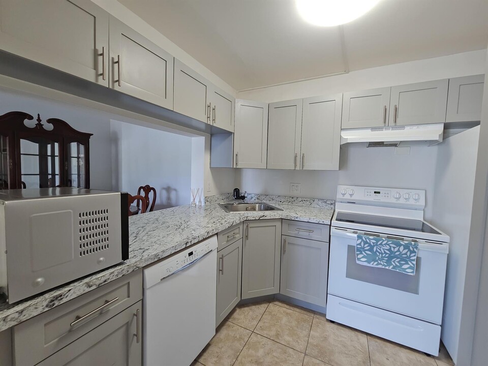 3612 Alder Dr, Unit B2 in West Palm Beach, FL - Building Photo
