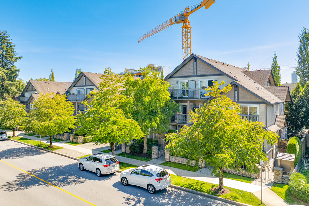 4438 Albert St in Burnaby, BC - Building Photo