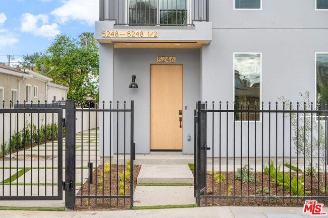 5246 Auckland Ave in Los Angeles, CA - Building Photo - Building Photo