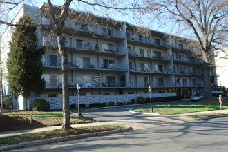 Albrecht Manor in Charlotte, NC - Building Photo - Building Photo