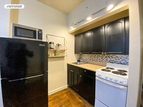 444 W 49th St in New York, NY - Building Photo - Building Photo