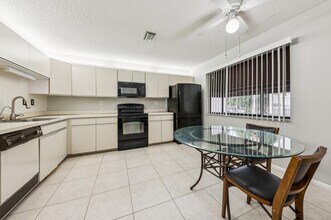 5040 Rose Hill Dr in Boynton Beach, FL - Building Photo - Building Photo