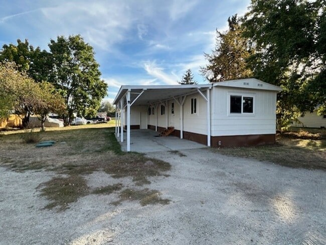 property at 320 Doran Ln