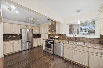 21W225 Coronet Rd in Lombard, IL - Building Photo - Building Photo