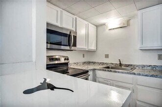 1000 W 26th St in Austin, TX - Building Photo - Building Photo