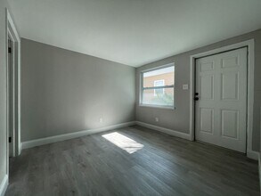 2704 E Columbus Dr in Tampa, FL - Building Photo - Building Photo