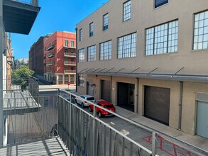 1050 Annunciation St in New Orleans, LA - Building Photo - Building Photo