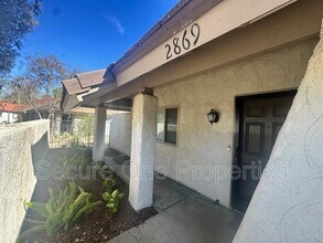 2869 Instone Ct in Westlake Village, CA - Building Photo - Building Photo