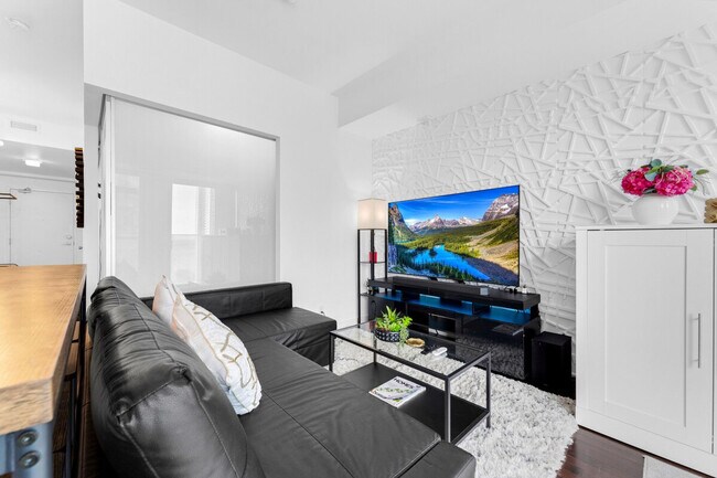 19 Grand Trunk Crescent in Toronto, ON - Building Photo - Building Photo