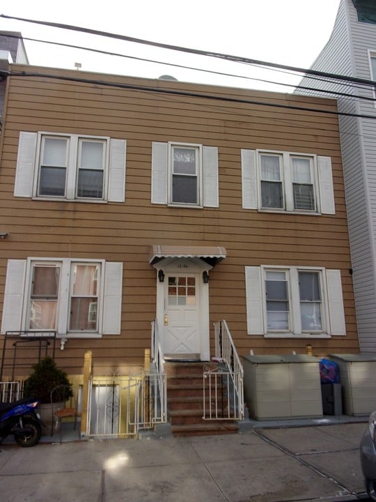1204 30th Dr in Long Island City, NY - Building Photo