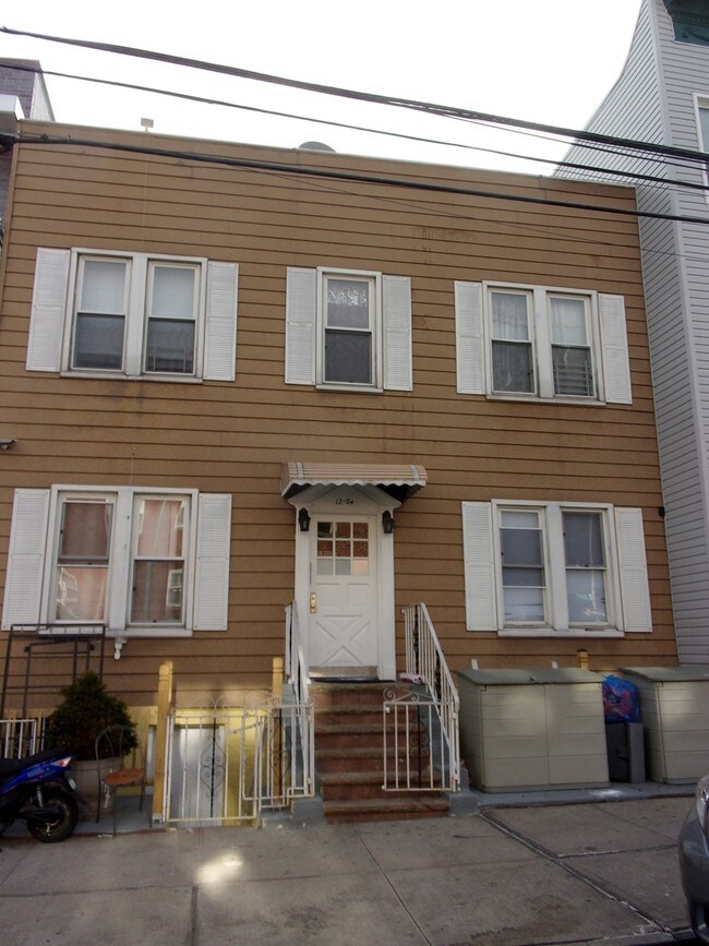 1204 30th Dr