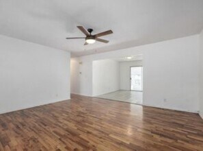 1472 E Berkeley St in Springfield, MO - Building Photo - Building Photo