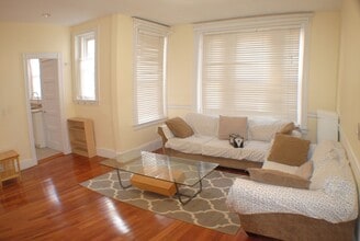 22 Parkway Rd in Brookline, MA - Building Photo - Building Photo