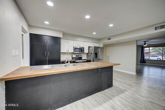 2122 E Radcliffe Dr in Tempe, AZ - Building Photo - Building Photo