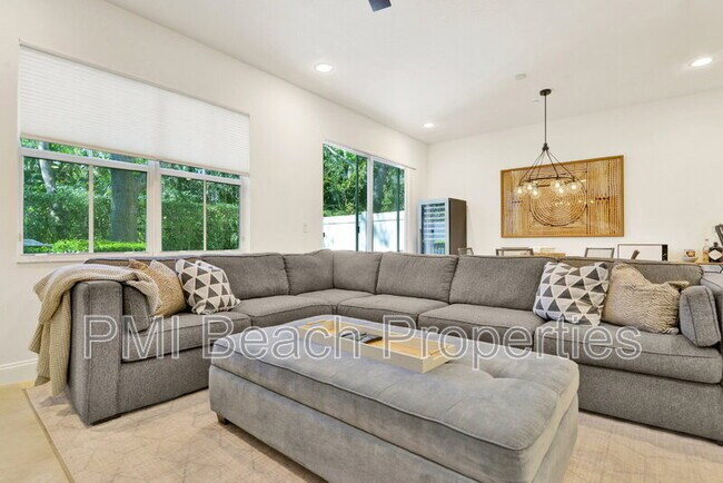 property at 124 W Prive Cir