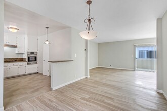 20TH845 in Santa Monica, CA - Building Photo - Interior Photo