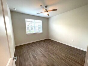 1518 FM2001 in Buda, TX - Foto de edificio - Building Photo