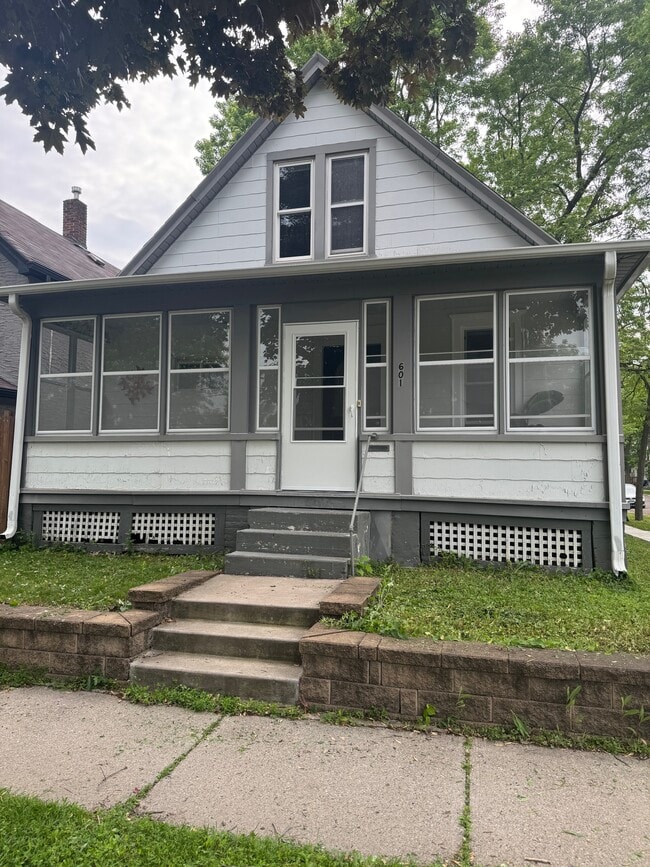 property at 601 Bay St