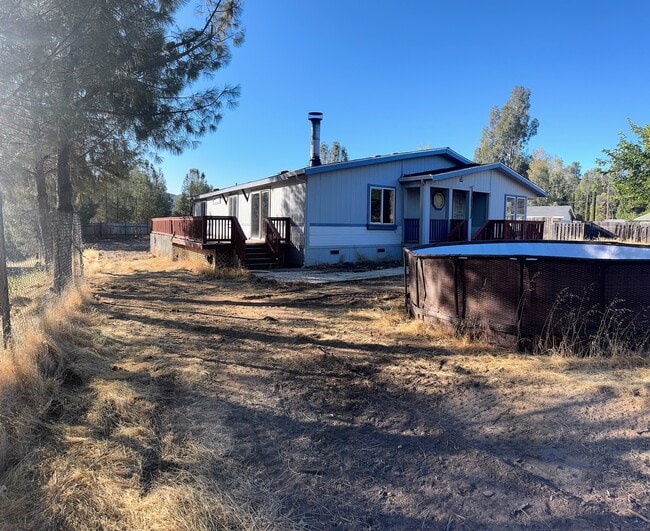 2960 Peach Way in Clearlake Oaks, CA - Building Photo - Building Photo