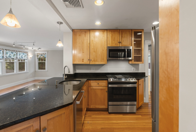 62 Harding Rd in Lexington, MA - Building Photo - Building Photo