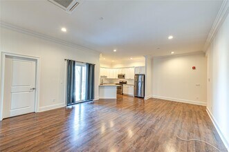 2 Stewart Ave-Unit -2F in Huntington, NY - Building Photo - Building Photo