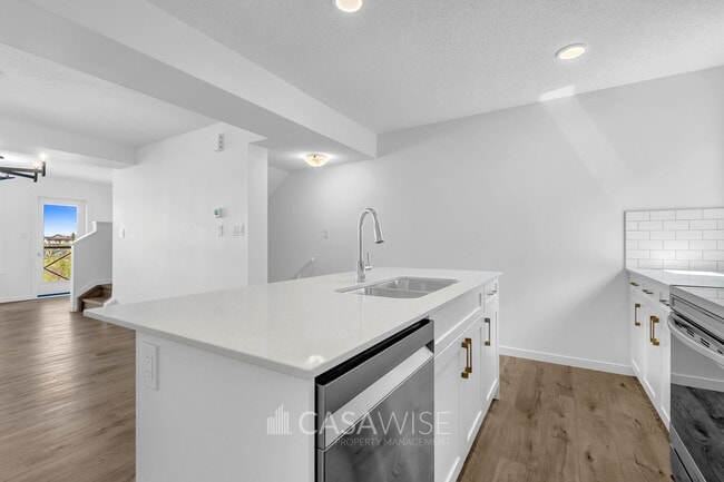 property at 1025-1025 Secord Promenade