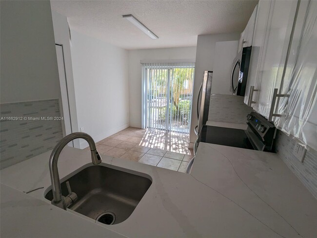 650 NW 78th Terrace in Pembroke Pines, FL - Building Photo - Building Photo